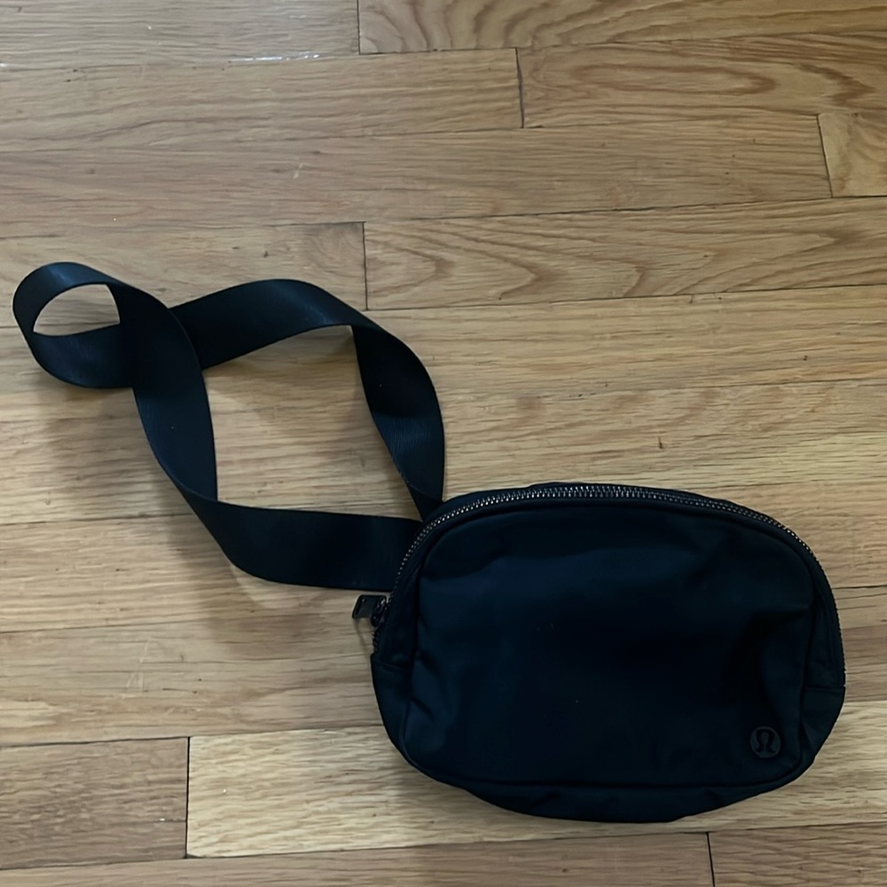 Black Lululemon Belt Bag